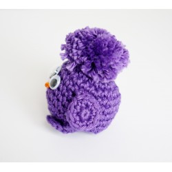 Bijou de sac piou-piou / petit oiseau violet réalisé au crochet