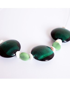 Collier mi-long vert en perles en verre Colliers mi-longs