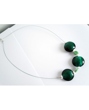Collier mi-long vert en perles en verre Colliers mi-longs