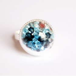 Bague dôme en verre avec perles en cristal bleues