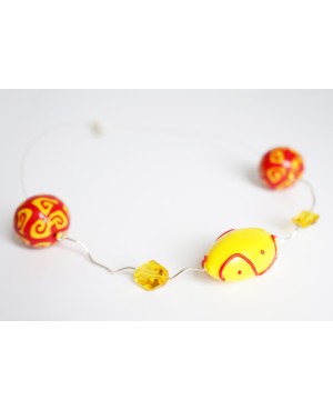 Collier mi-long jaune et rouge avec perles en argent, faites-main et en cristal Colliers ras-le-cou