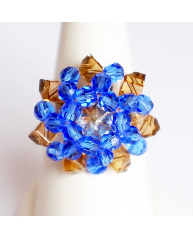 Bague ajustable, ronde et en perles de cristal bleues et beiges