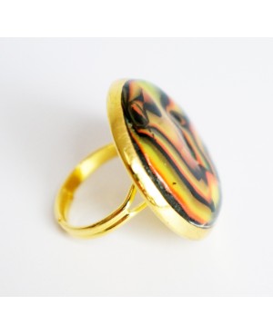 Bague jaune, orange et noir sur support ajustable doré Bagues gourmandes et en pâte polymère