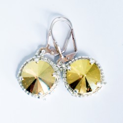Boucles d'oreilles fantaisie dorées jaunes et argentées en cristal de Swarovski et délicas