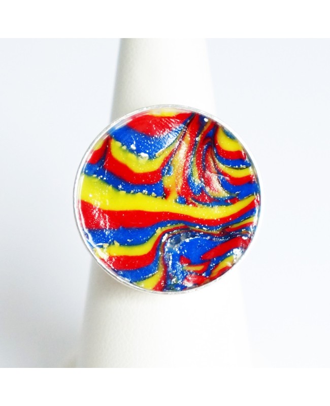 Bague multicolore (bleu, jaune et rouge) avec des paillettes argentées