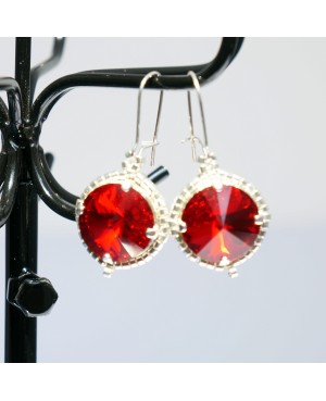 Red earings handmade with crystal beads (Swarovski) and delicas Earrings
