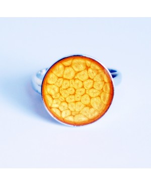Petite bague jaune à écailles en peinture et résine Bagues en peinture et résine