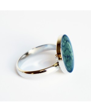 Petite bague verte à écailles en peinture et résine Bagues en peinture et résine