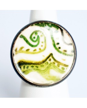 Bague verte et blanche sur un support ajustable bronze Bagues gourmandes et en pâte polymère