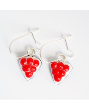 Boucles d'oreilles gourmandes parts de gâteau chocolat, crème et cerises Boucles d'oreilles