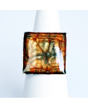 Bague carrée orange et grise à écailles Bagues en peinture et résine