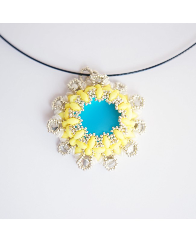 Pendentif baroque jaune, bleu, blanc et argent en perles