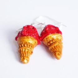Boucles d'oreilles cornets de glace à la fraise