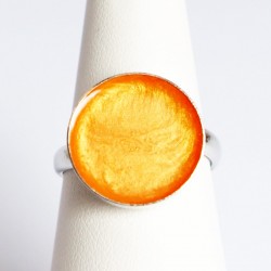 Petite bague ajustable orange à effets irisés en peinture et résine
