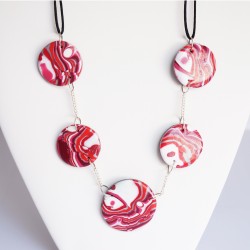 Collier rose et blanc avec perles plates faites à la main