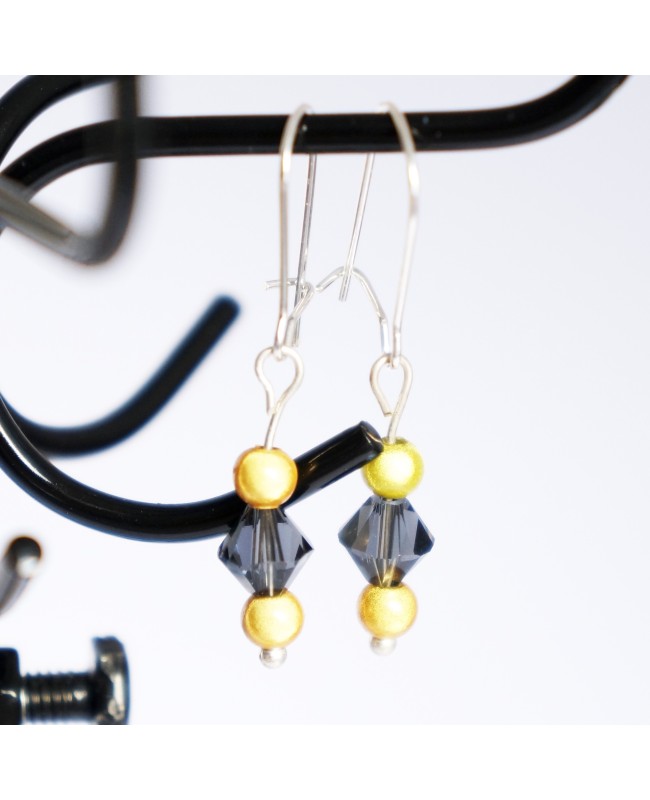 Petites boucles d'oreilles jaunes et grises