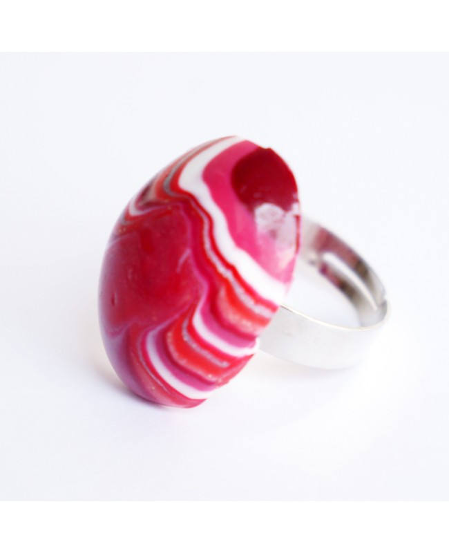 Bague cabochon rose réalisé à la main en pâte polymère