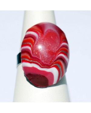 Bague cabochon rose réalisé à la main en pâte polymère Bagues gourmandes et en pâte polymère