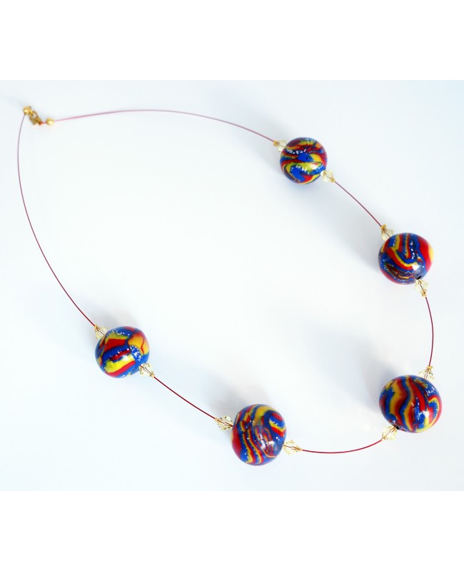 Collier aux couleurs vives et colorées