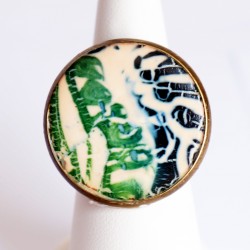 Adjustable ring in green...