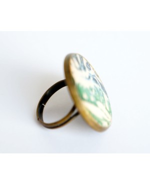 Bague ajustable verte et blanche sur un support bronze Bagues gourmandes et en pâte polymère
