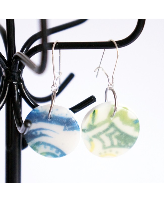 Boucles d'oreilles vertes et blanches de forme ronde