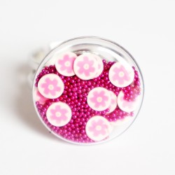 Pink ring with micropearls...