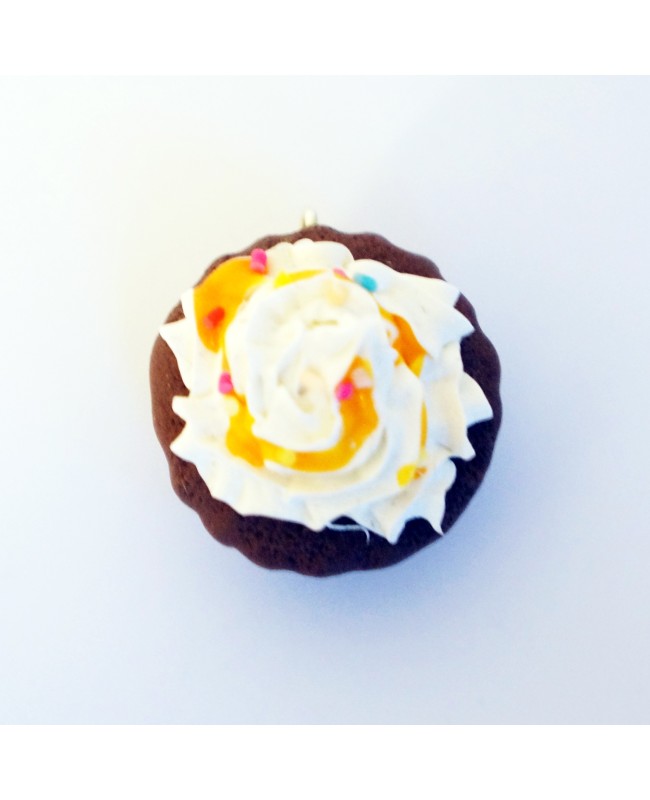 Pendentif gourmand cupcake avec coulis orange et paillettes multicolores