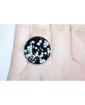 Grande bague "noir et blanc" avec toupies en cristal de Swarovski Bagues fantaisie en perles, cristal et résine