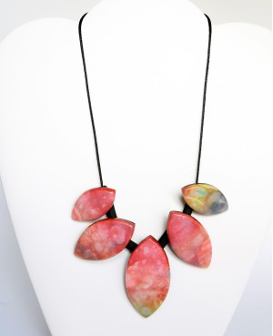 Collier ras-le-cou rouge et multicolore Colliers ras-le-cou