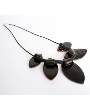 Collier ras-le-cou rouge et multicolore Colliers ras-le-cou