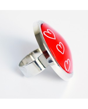 Grande bague rouge avec des coeurs blanc Bagues gourmandes et en pâte polymère