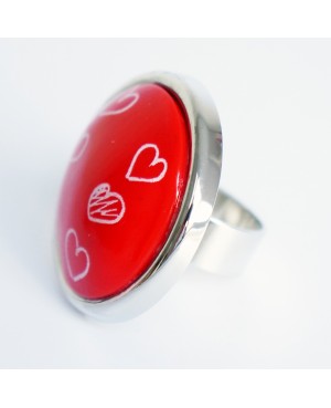 Grande bague rouge avec des coeurs blanc Bagues gourmandes et en pâte polymère