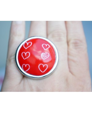 Grande bague rouge avec des coeurs blanc Bagues gourmandes et en pâte polymère