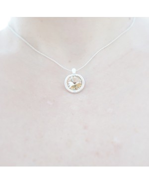 Pendentif beige et rond en cristal de Swarovski avec sa chaîne en argent Pendentifs en perles et cristal