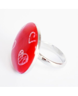 Bague rouge avec des petits coeurs blanc Bagues gourmandes et en pâte polymère