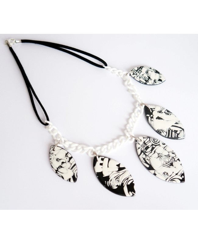 Collier noir et blanc fait-main