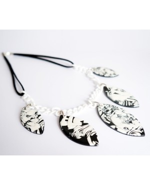 Collier noir et blanc fait-main Colliers ras-le-cou