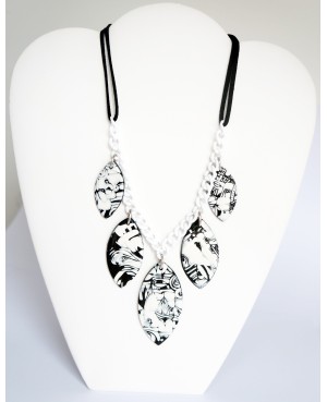 Collier noir et blanc fait-main Colliers ras-le-cou