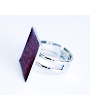 Antique pink scale-look ring Painted resin rings