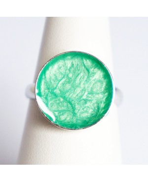 Small green ring with whirlpool effect Painted resin rings