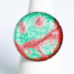 Green and red adjustable ring