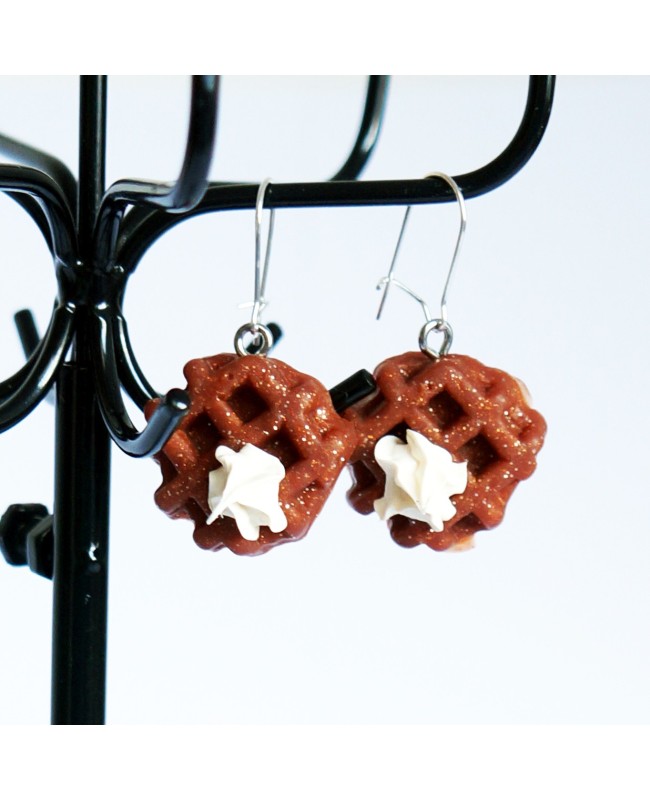 Boucles d'oreilles en gaufres de Liège avec sa crème chantilly