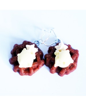 Boucles d'oreilles en gaufres de Liège avec boule de glace vanille et chantilly Boucles d'oreilles gourmandes