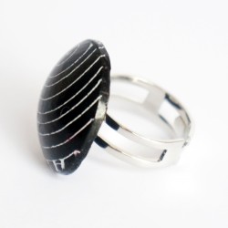 Black ring with white circles