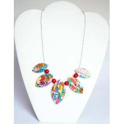 Multicolored necklace with house patterns