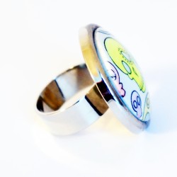 Multicolored round ring with skulls