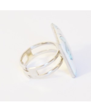 Bague carrée avec des têtes de mort bleues Bagues gourmandes et en pâte polymère