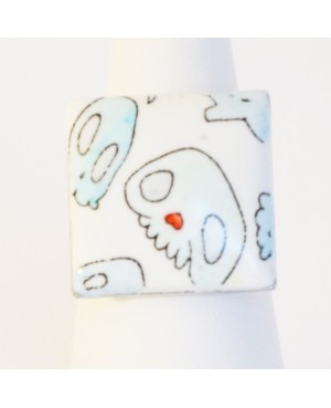 Bague carrée avec des têtes de mort bleues Bagues gourmandes et en pâte polymère