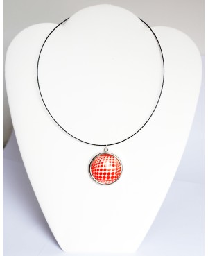 Red polka dot pendants Pendants mounted on metallic supports